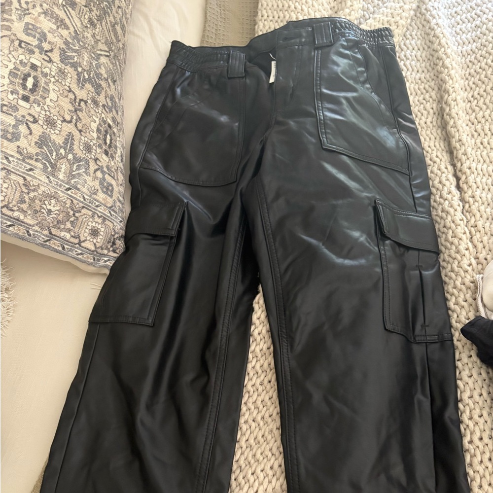American eagle faux leather cargo pants size US 6 short